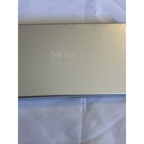 Models prefer eight lip shines of dazzling dimensions palette rose quartz ruby - Picture 6 of 12